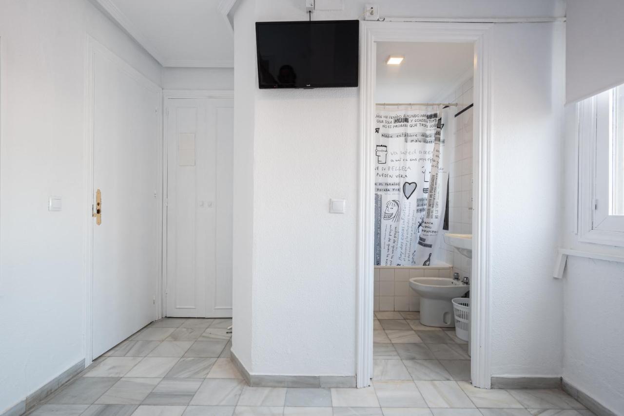 Hostal Alicia San Pedro de Alcántara Exteriör bild