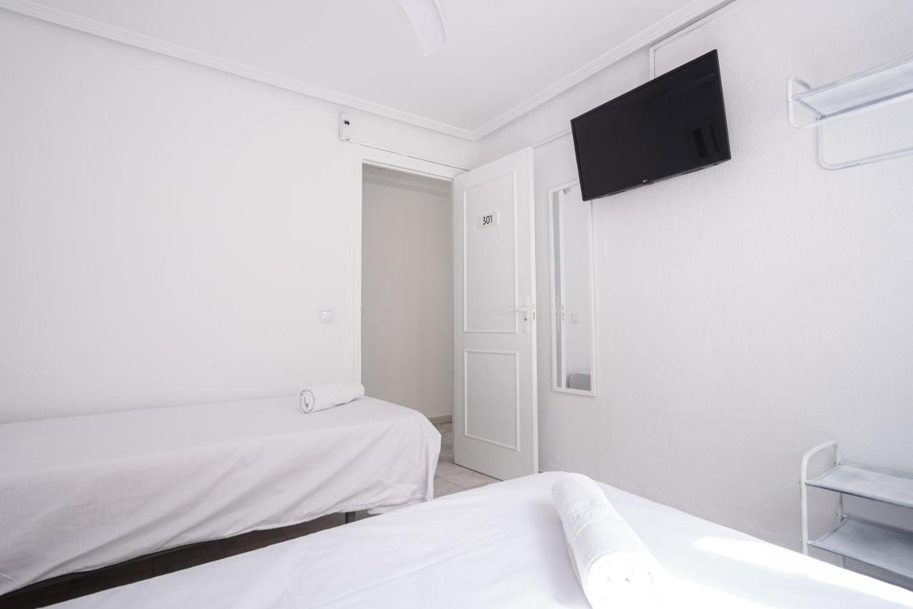 Hostal Alicia San Pedro de Alcántara Exteriör bild
