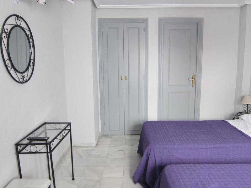 Hostal Alicia San Pedro de Alcántara Exteriör bild